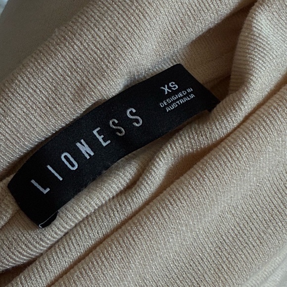 Elegant Off-Shoulder Beige Maxi Dress - Picture 9 of 9